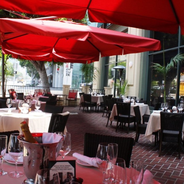 Outdoor restaurant cantilevered patio umbrellas 